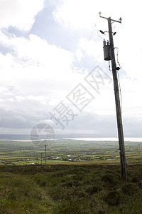 电线杆横穿爱尔兰乡村 穿过爱尔兰农村图片