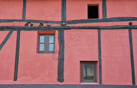粉粉墙壁木头窗户石膏玻璃水泥房子光束酒吧风格住宅图片
