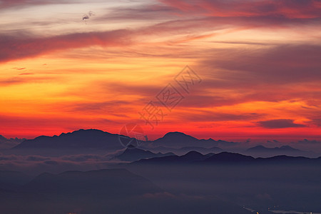 山边的日落功夫顶峰太阳天堂国家爬坡蓝色旅行天空场景图片