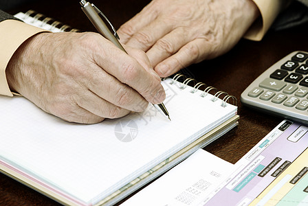 带有工作文件的工作文件写作绘画手指协议商务男人商业文档办公室拇指背景图片