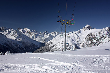 高加索山区山地滑雪度假胜地全景空气旅游远足天空高山单板山脉享受冰川图片