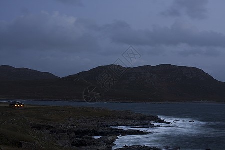 夜间苏格兰海岸图片