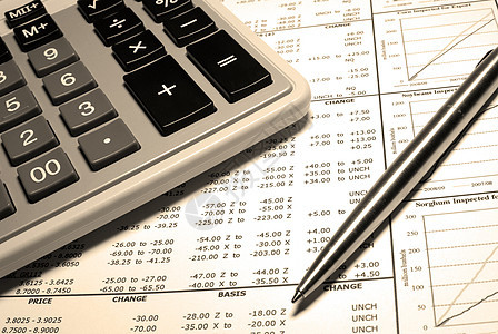 计算器 钢笔和带有图表的财务数据办公室经济财政库存投资平衡贸易文档馅饼公司图片