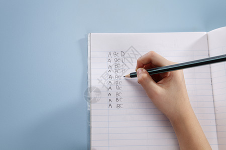 家庭工作红色援助蜡笔单线帮助练习册绘画铅笔草图标准背景图片