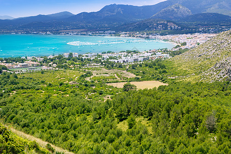 马略卡岛海岸Pollensa 高山峡谷港风景背景