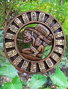 墨西哥丛林上的玛雅人文化木木头图片