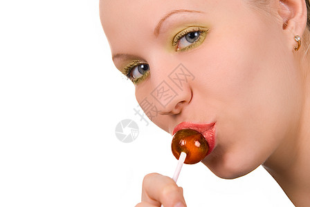 吸棒棒棒糖的女孩魅力化妆品眼睛女性舌头乐趣糖果食物挑衅头发图片