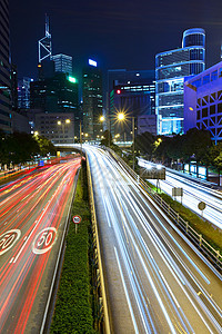 夜间交通的灯光小路分频器蓝色辉光曲线街道车道尾灯踪迹运动市中心图片