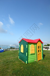 玩具塑料屋孩子男生天空乐趣房子喜悦自由场地太阳生活图片