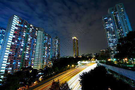 夜间交通灯光小路和城市分频器戏剧性车道运输货车景观街道场景踪迹曲线图片