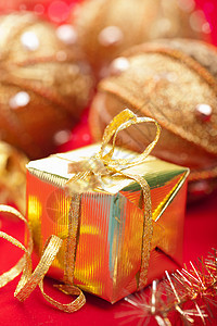 圣诞礼物和装饰假期喜悦欢乐季节传统展示庆典火花礼物盒子图片