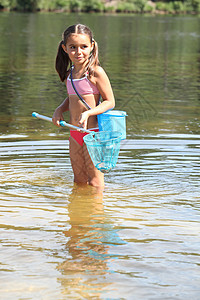利用网网钓鱼的年轻女孩图片