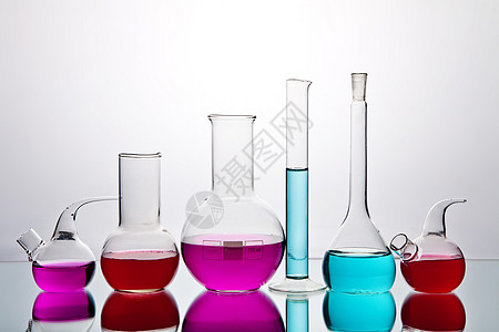装有多彩化学物的实验室玻璃软件实验液体学习生物药店化学品器皿取证药品试剂图片