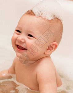 带肥皂糖的可爱洗澡婴儿洗涤游泳男生气泡卫生保健女性浴室快乐童年图片