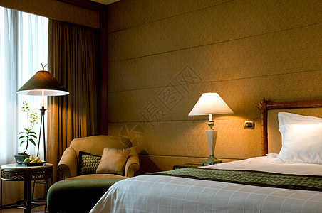 优雅五星酒店的卧室质量软垫奢华桌子水果阴影地毯羊毛橡木木头图片