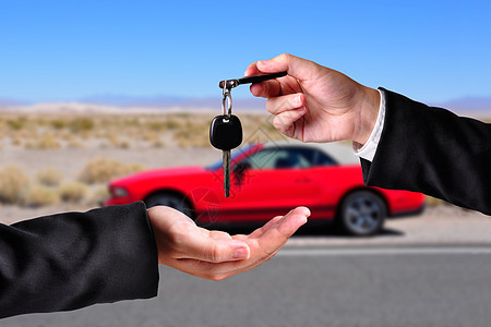 把钥匙交出来红色商业司机汽车礼物投资运动销售量经纪人财产图片