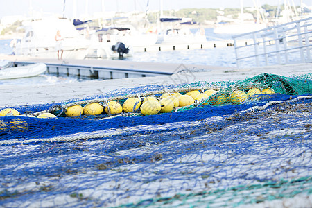 夏季在港口放入的渔网拖网绳盐水海鲜渔船水产野生动物卷轴海岸养殖绳索爱好图片