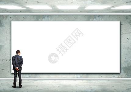 站在空白广告牌旁边的商家艺术木板框架推介会盒子商务海报广告控制板人士背景图片