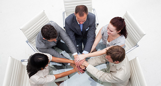 商界人士携起手来高水平的视角办公室团队伙伴桌子工作组商业合作商务衣领工作图片