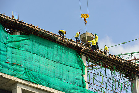 工人群体建筑工人建筑起重机劳动者天空头盔建造男人团体工作图片