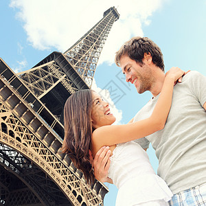 巴黎埃菲尔塔浪漫情侣高清图片