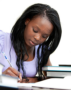 在家里学习的非裔美洲妇女家庭青少年女士成功学校青年女孩工作学生图书馆图片