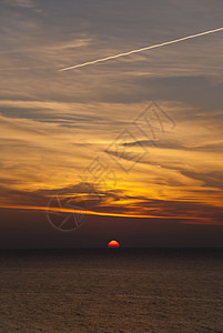日落水面戏剧性支撑橙子天气海岸线天空土块旅游海岸图片