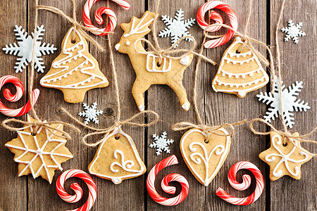 圣诞节自制的姜饼饼干星星食物传统甜点假期糖果饼干装饰桌子蛋糕图片