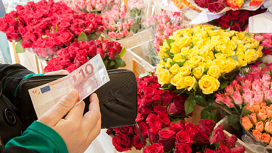 买花的女人快乐园艺庆典花园城市植物钱包店铺花瓶美丽图片