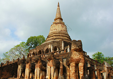 泰国Sukhothai寺庙塔周围的大象雕像瑜伽历史宝塔智慧热带动物祷告寺庙宗教佛塔图片