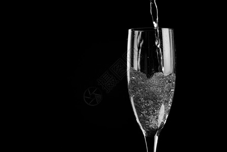 装满鲜香酒的单香槟笛子味道财富气泡液体玻璃周年长笛纪念日幸福漩涡图片