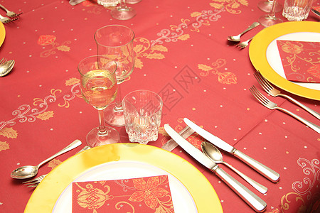 圣诞节表格桌子装饰派对餐巾玻璃桌面刀具红色餐厅设置高清图片