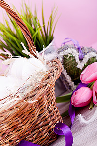 喜庆式传统东方彩蛋装饰带和郁金香紫丁香墙纸卡片丝带花束蛋壳纺织品宗教展示季节图片