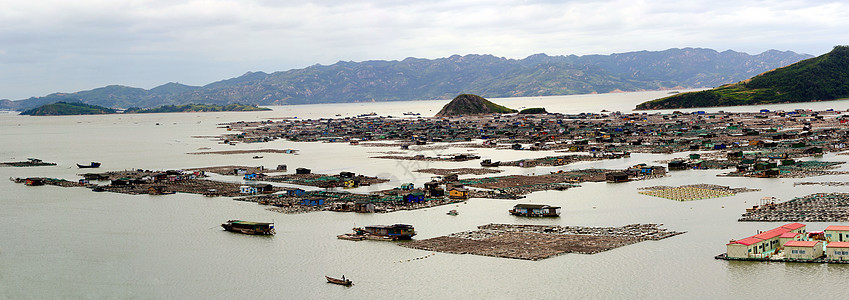 海上的渔村图片