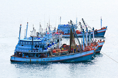 海上木制渔船旅行红色假期渔夫工业土地海洋天空运输冲浪图片