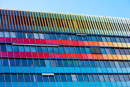 面对蓝天的现代办公楼大楼蓝色场景商业脚步组织建造建筑物工作反射城市图片