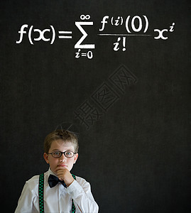 以数学方程式思考男孩生意人知识学校方程黑板白色男生班级商业老师公式小的高清图片素材