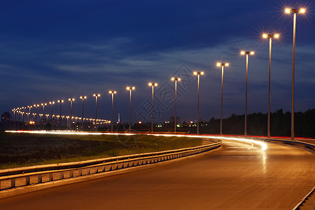 马斯灯光 夜高速公路 路上的照明图片