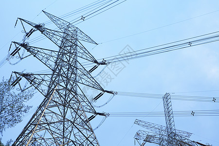 电力传输塔天空能量权力电线电缆线路接线三角形平行线两极图片