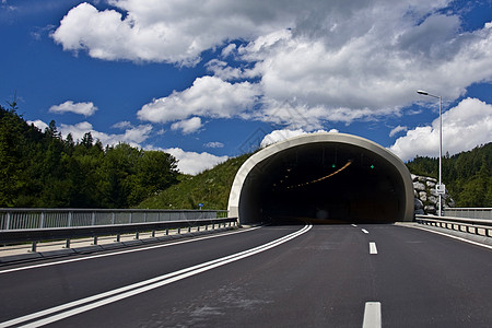 通往隧道的道路通道沥青车辆路线建筑速度曲线建筑学线条驾驶图片