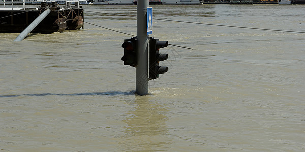 淹水城市溪流季节天气危险环境热带力量损害天空风暴图片