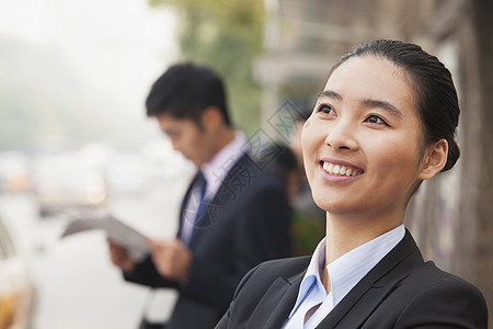 中国北京年轻快乐的女商务人士 肖像画高清图片