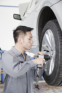 使用电动工具服务活动汽车修理运输修复调整年轻人灰色摄影图片
