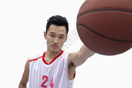 篮球运动员把篮球拿出来自信复合运动收腰年轻人数字手臂活力制服活动图片