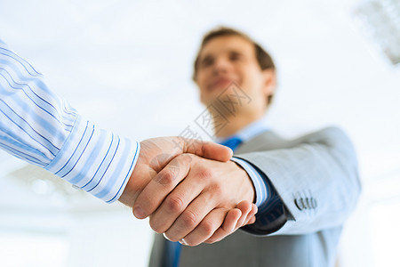 商务人士与同僚握手商务顾问协议男人团队团体同事女性经理合作友谊高清图片素材