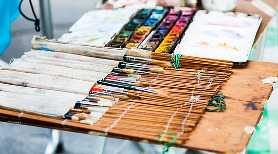 街头艺术街头艺人工具帆布画家艺术家学校享受天赋调色板黄色蓝色活动背景