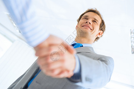 商务人士与同僚握手生意人商务合作问候语手势交易团体友谊成人男性图片