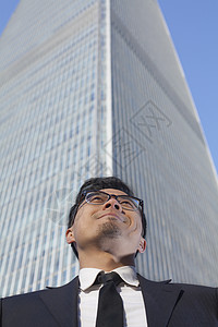 由中国北京世界贸易中心创办的商务人士公司胡子外观套装衣冠建筑摄影视图头发成就胡须图片