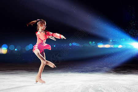 女孩小身材滑冰舞蹈冠军展示体育场蓝色童年演员成功姿势速度图片