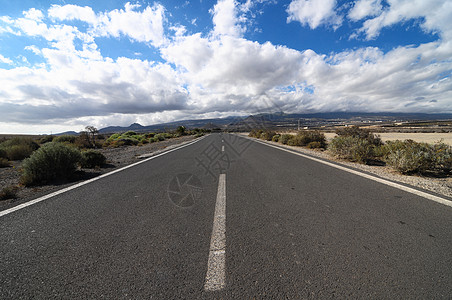 乡村公路孤独路蓝色驾驶地平线天空风景运输场地路线速度汽车背景